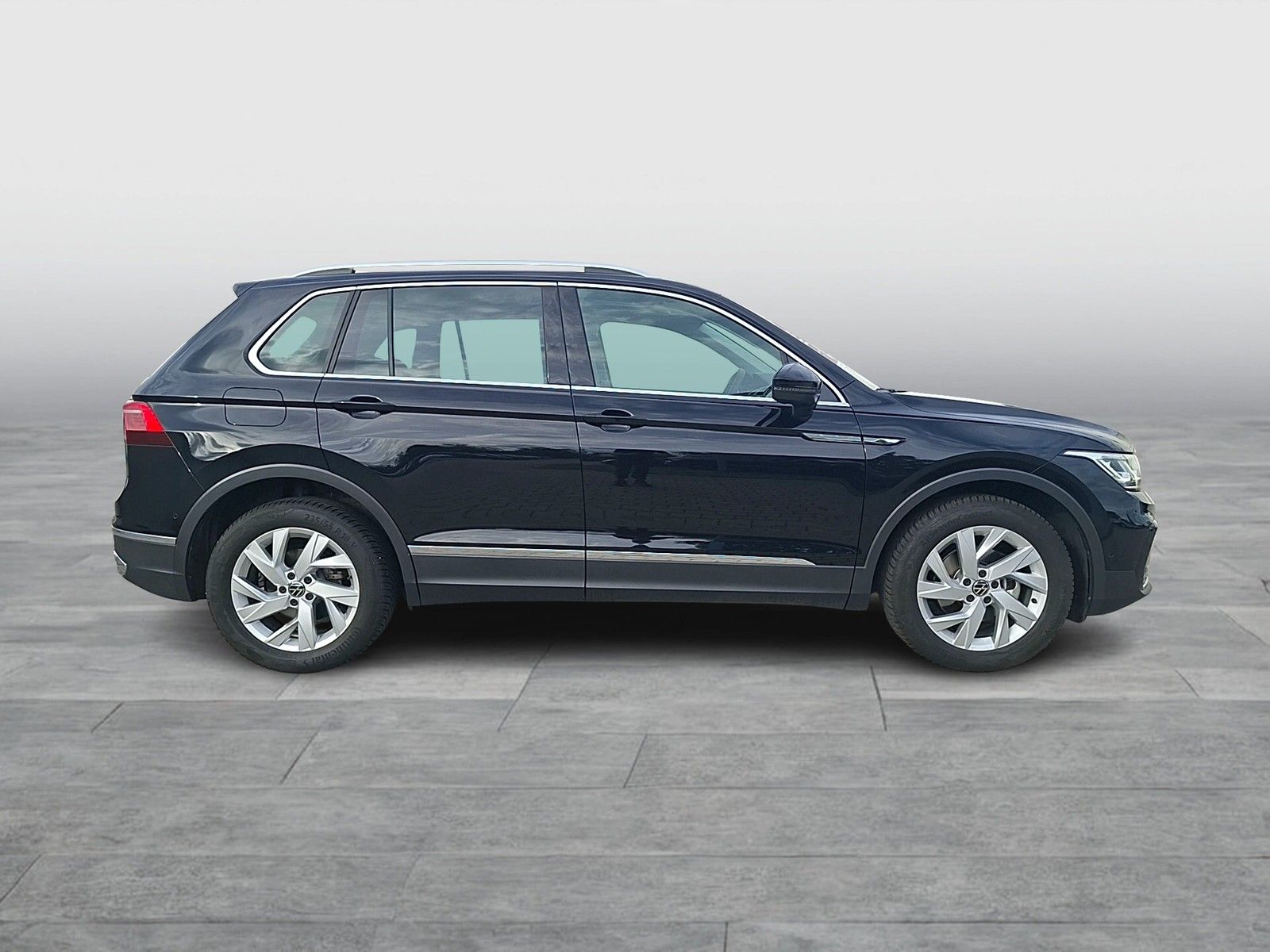 Fahrzeugabbildung Volkswagen Tiguan TSI Elegance DSG Matrix Navi AID HUD ACC