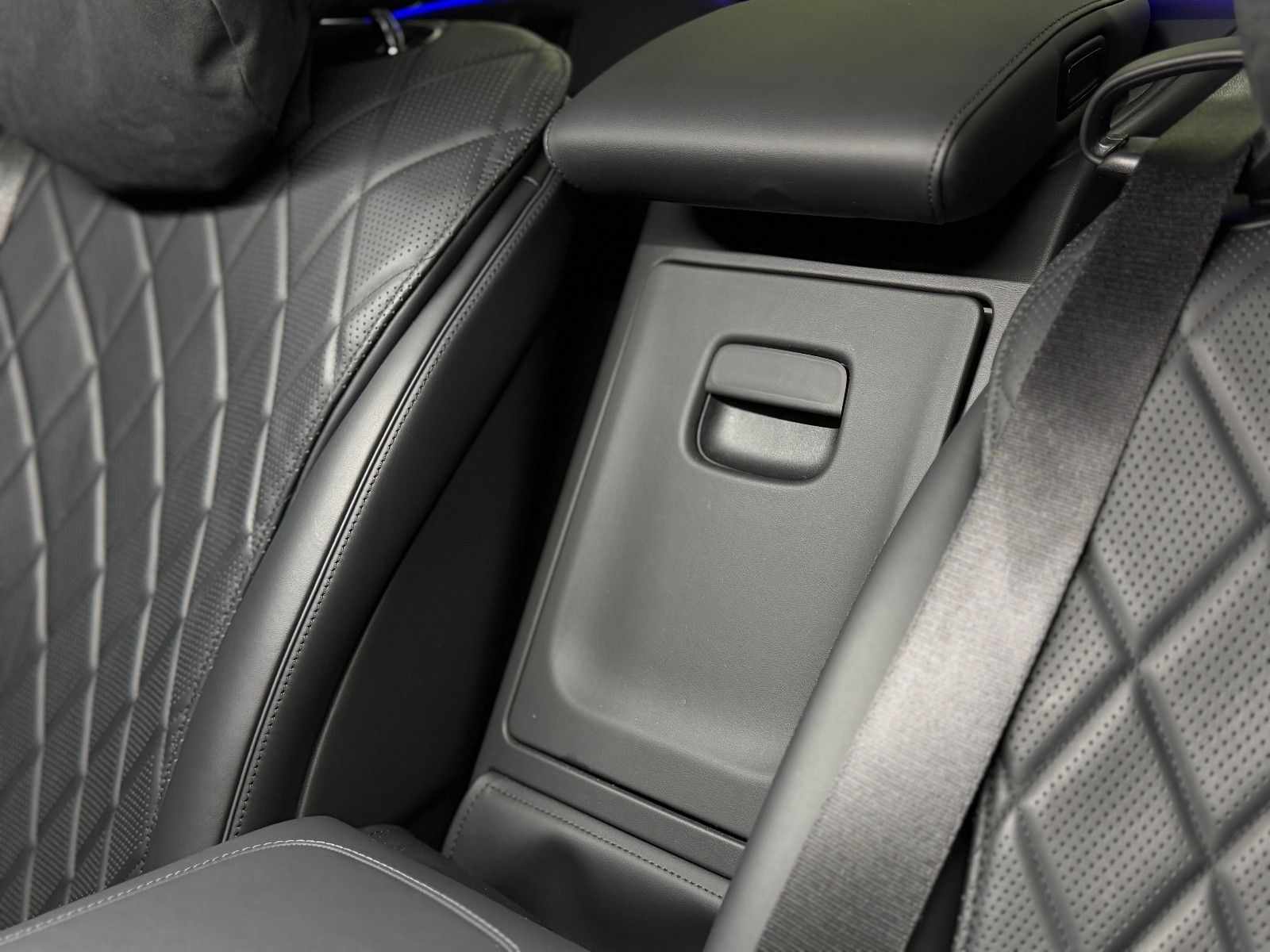 Fahrzeugabbildung Mercedes-Benz S 400 d Limousine L 4Matic|Burmester|MASSAGE|HuD