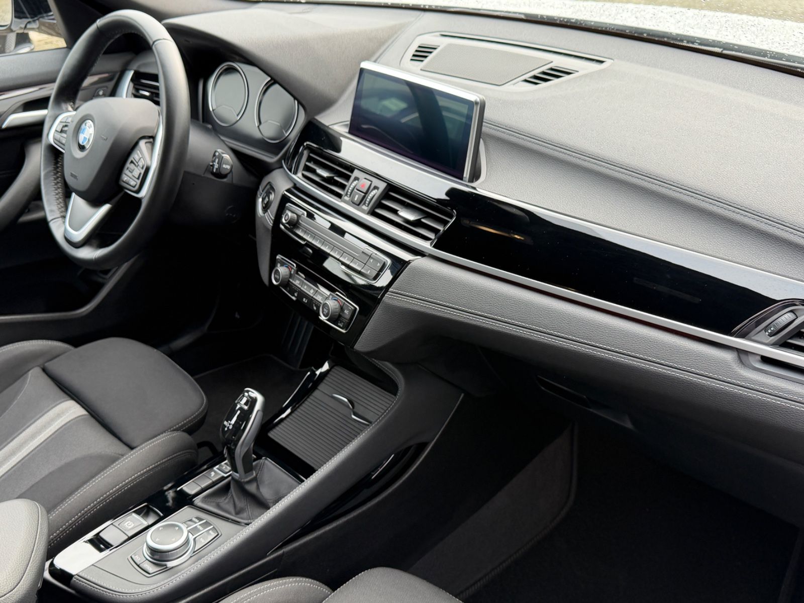 BMW X2 sDrive 20 i Advantage Plus/Navi/Tempomat foto 11