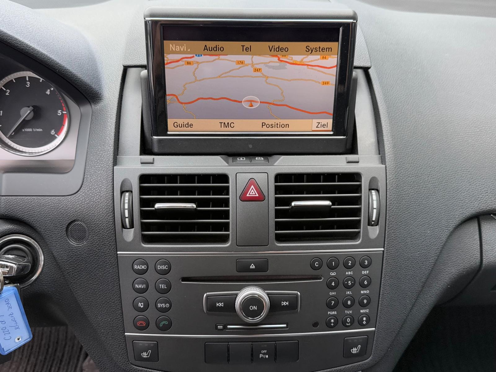 Mercedes-Benz C220 2010 — photo 16