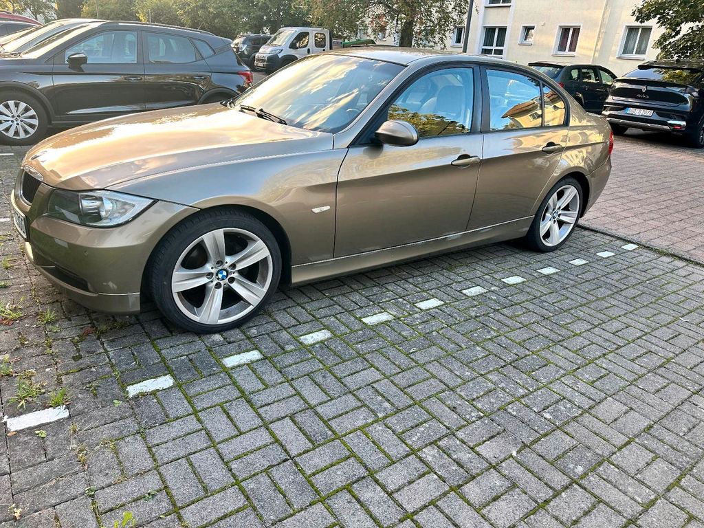 Image of BMW 320