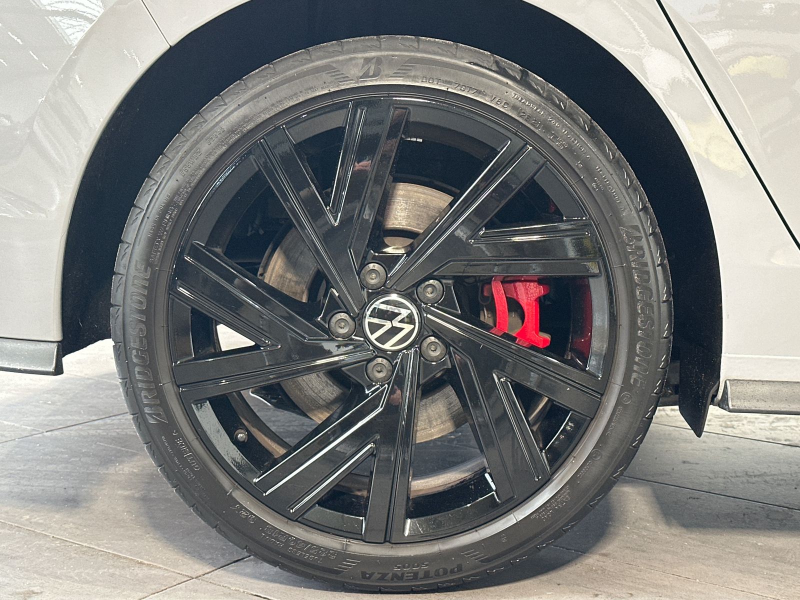 Fahrzeugabbildung Volkswagen Golf 2.0 TSI OPF GTI NAV+LED+KAM+SHZ+KEYLESS
