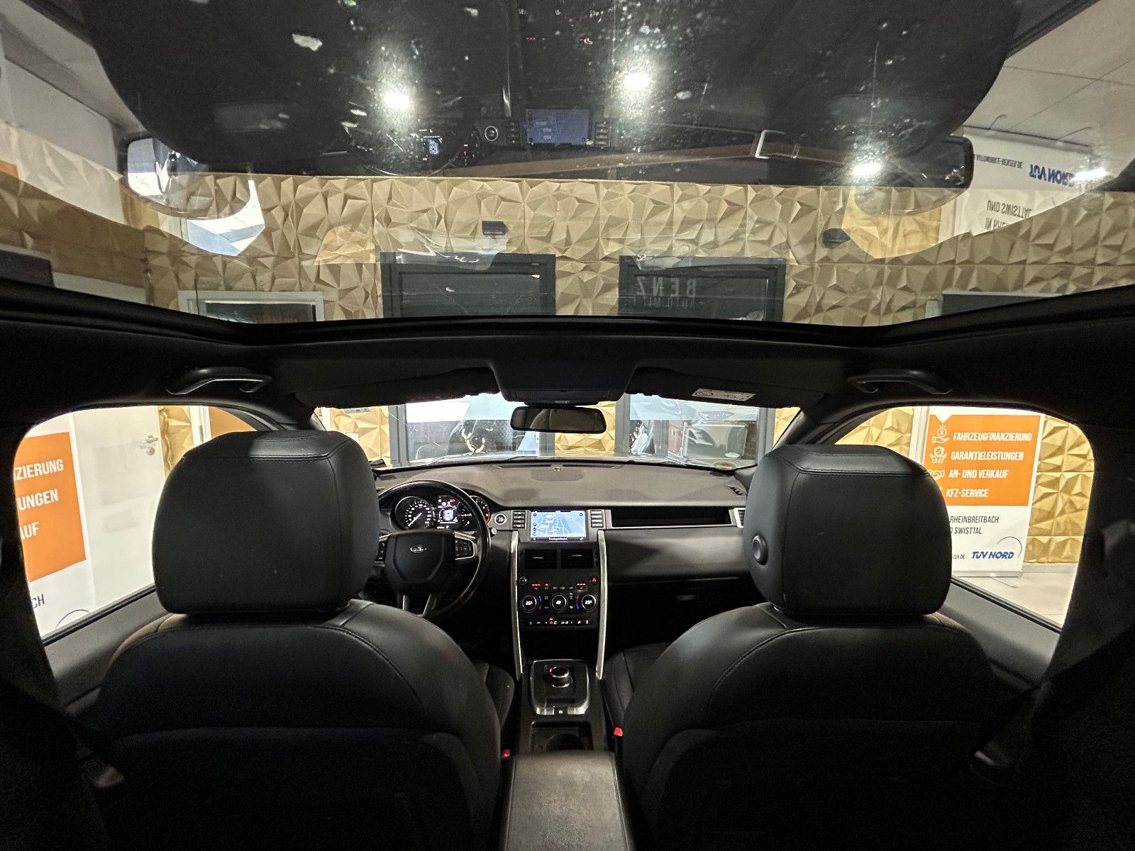 Fahrzeugabbildung Land Rover Discovery Sport SE AWD/PANO/ACC/NAVI/KAMERA/SHZ
