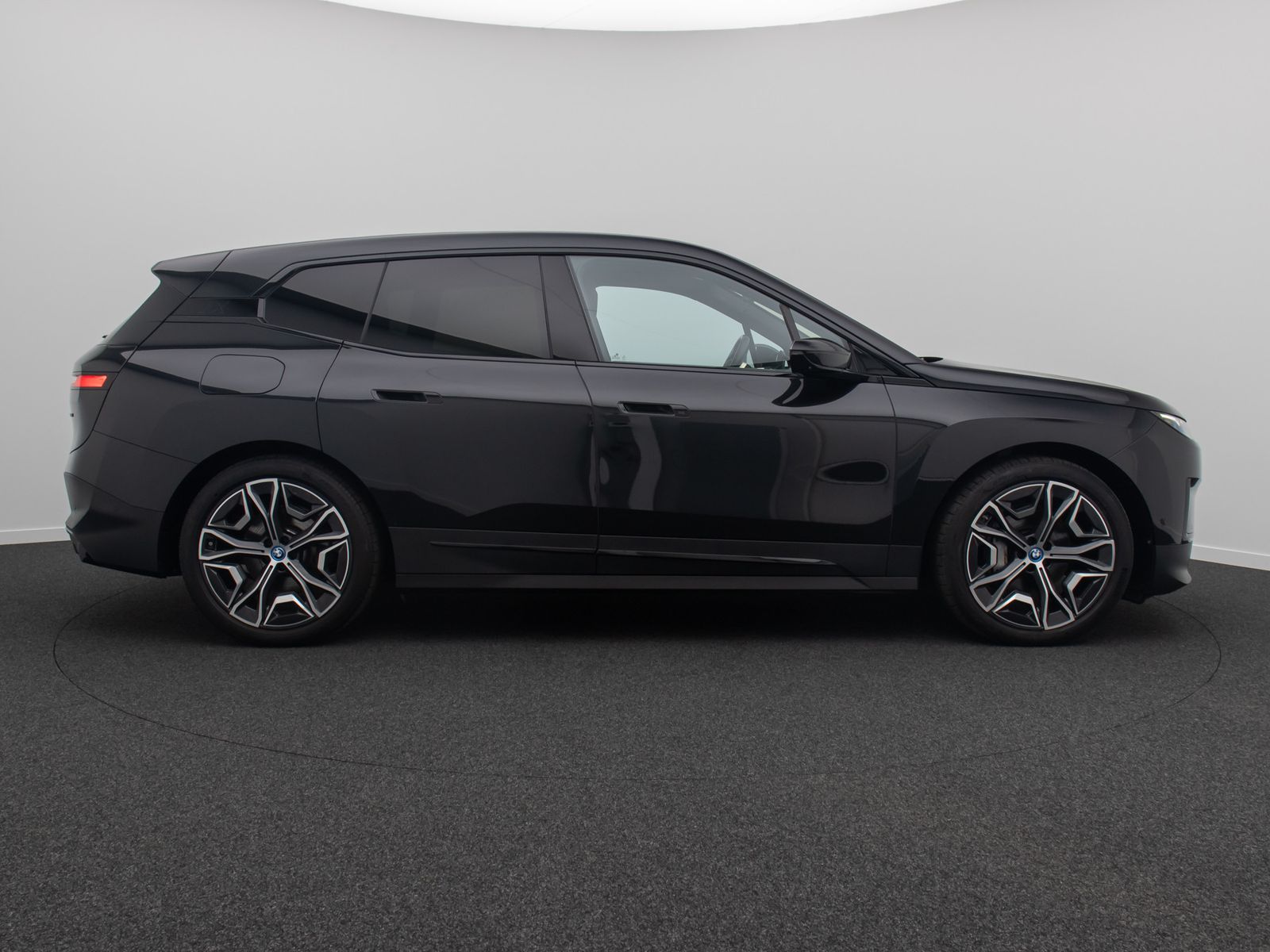 Fahrzeugabbildung BMW iX xD40 SkyLounge H/K 360° Laser ACC DAB 22Zoll