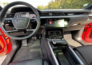 Audi Q8 - 12