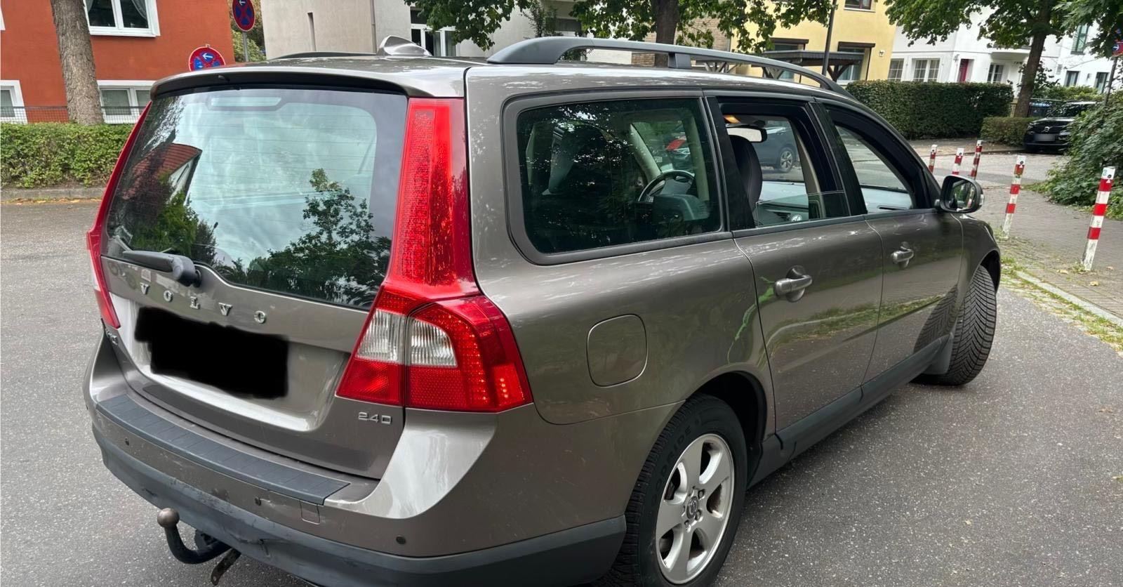 Volvo V70 2007 — rear view