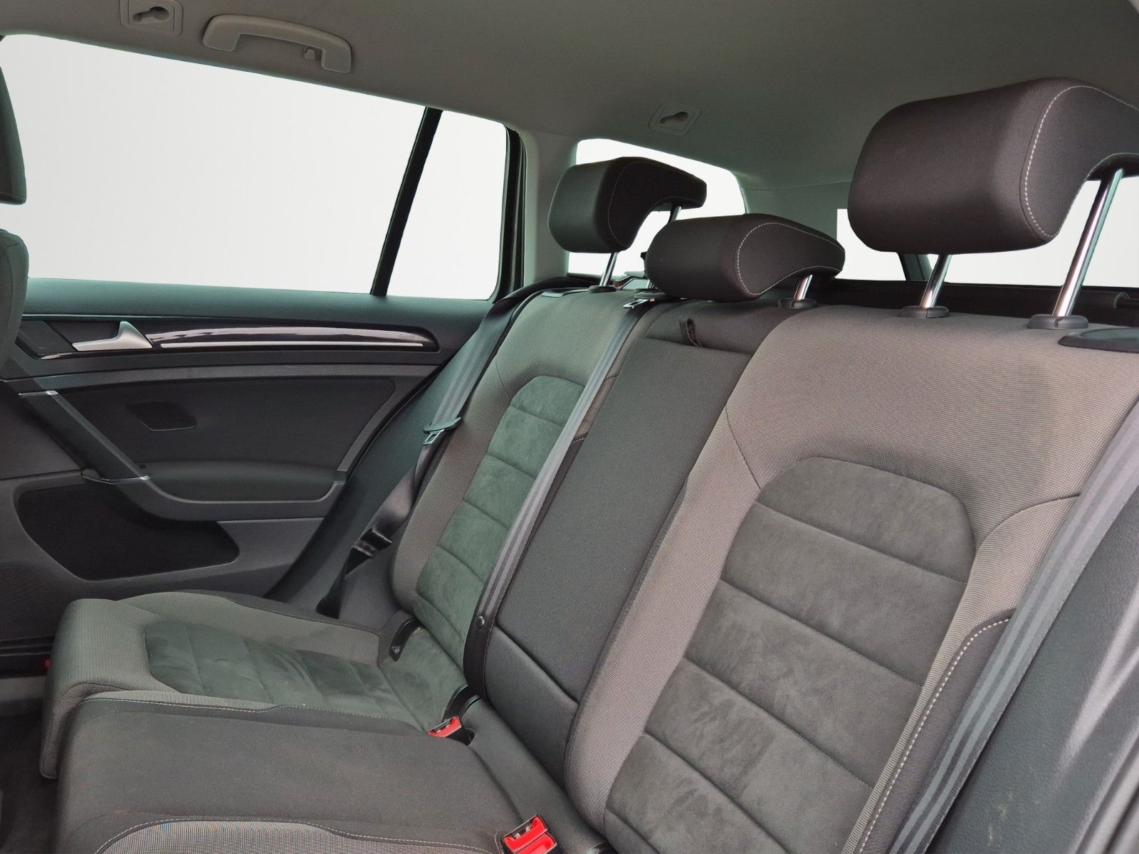 Fahrzeugabbildung Volkswagen GOLF VARIANT 1.5 TSI HIGHL KAM DSG LED ACC 17"