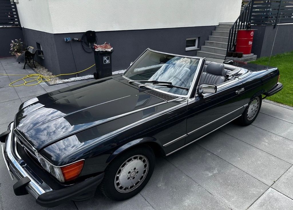 Mercedes-Benz SL 560