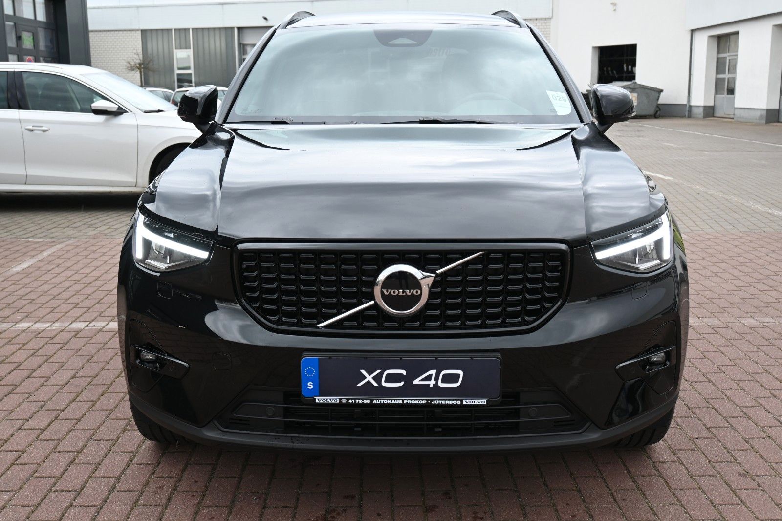 Fahrzeugabbildung Volvo XC40 B4 DKG Plus Dark*RFK*H&K*FSHZG*LED*Google