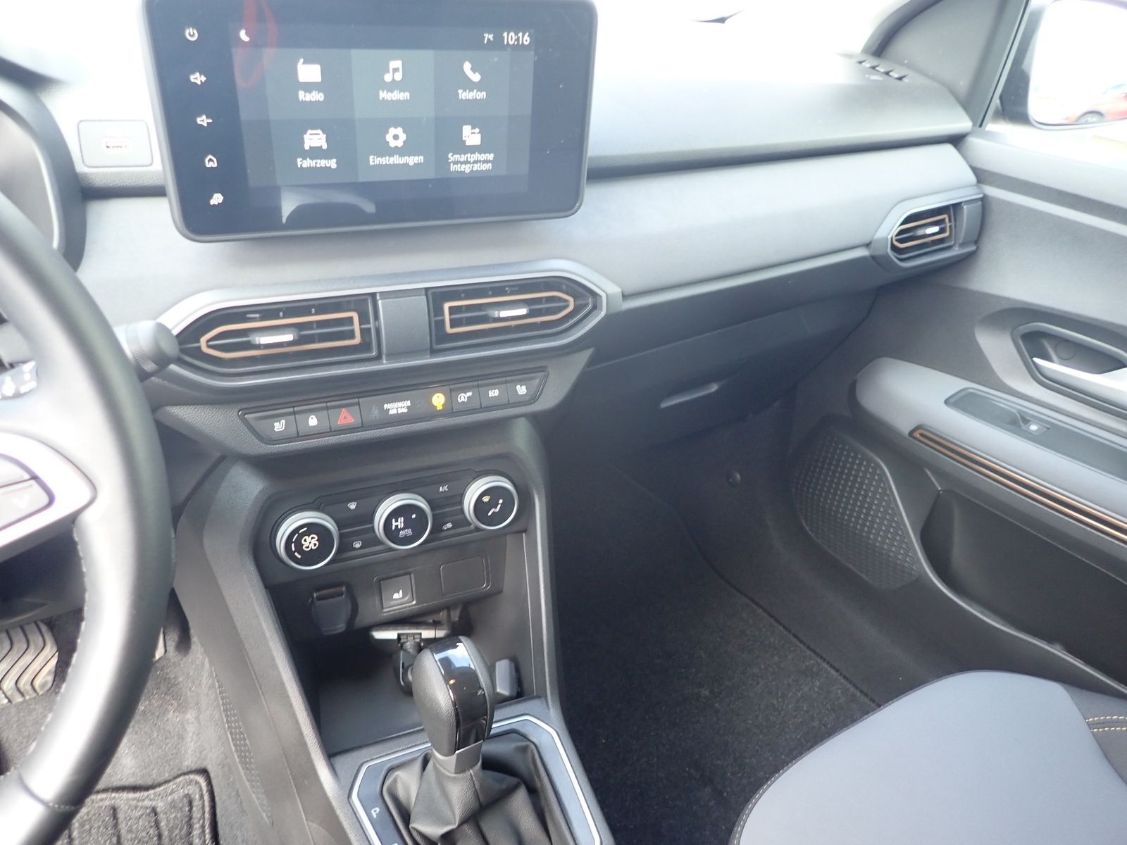 Fahrzeugabbildung Dacia Sandero STEPWAY TCe 90 CVT EXTREME/AUTOMATIK/
