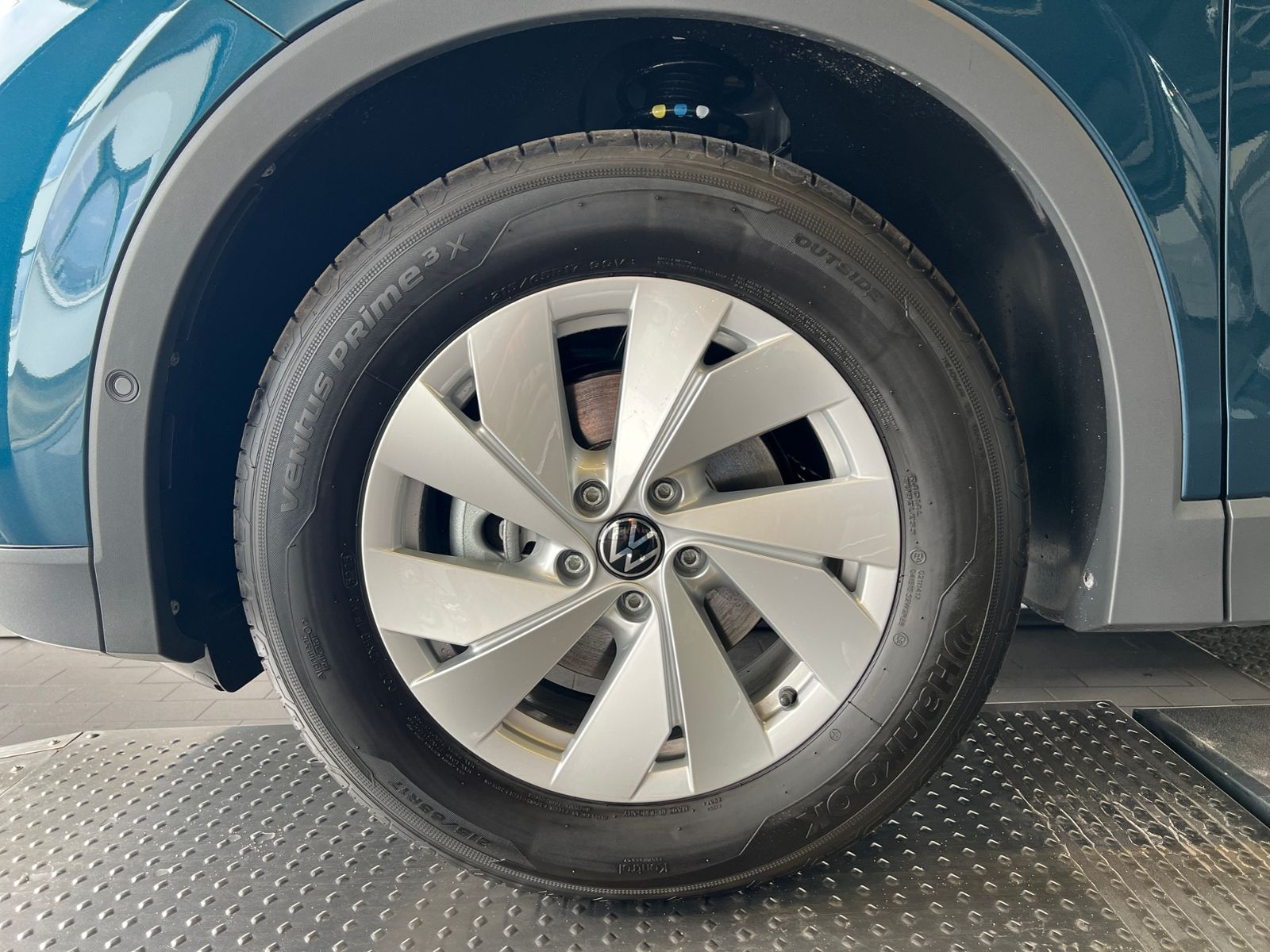 Fahrzeugabbildung Volkswagen Tiguan LIFE 1.5 eTSI DSG *AHK, LED Plus, Kamera,