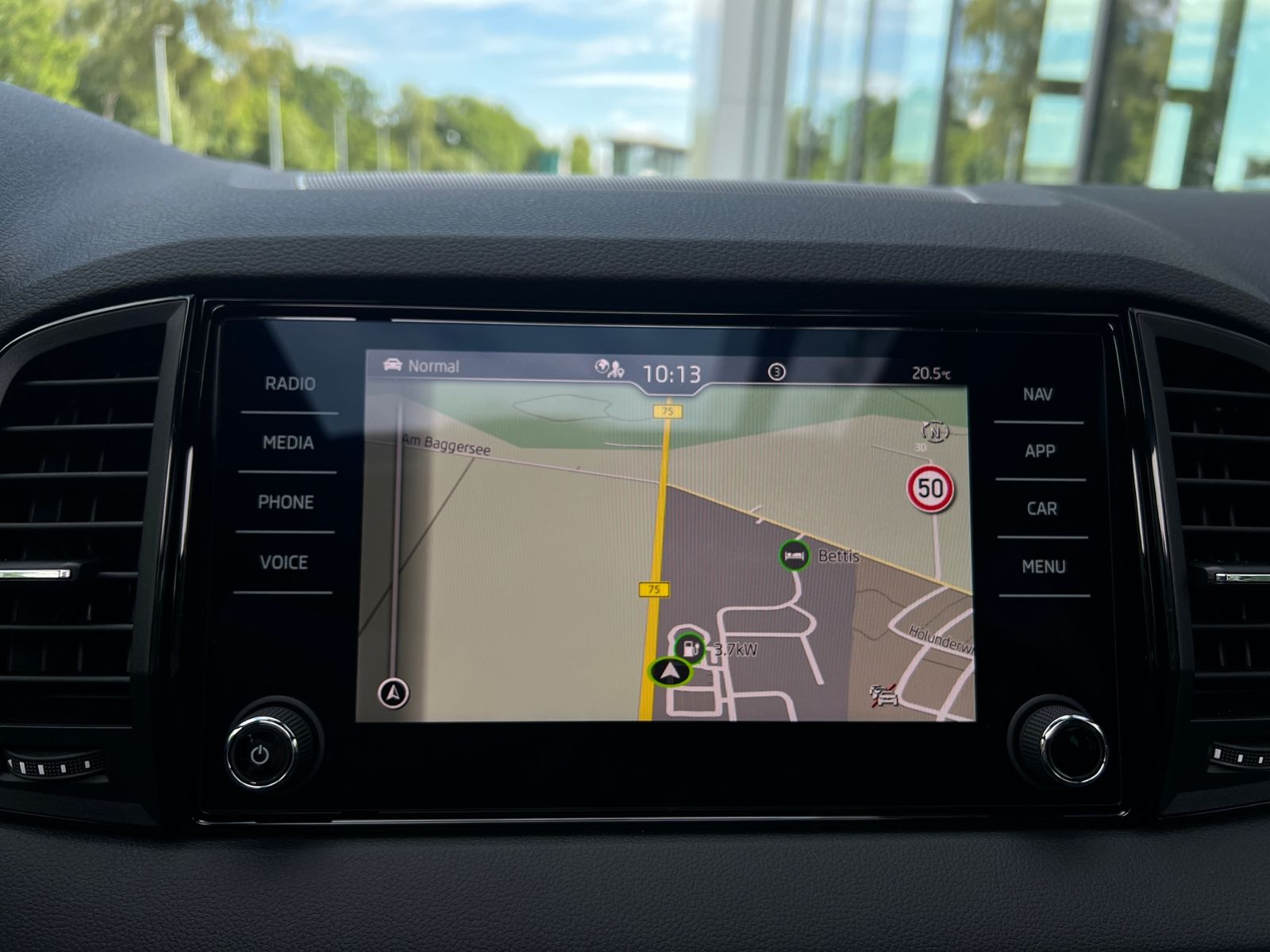 Fahrzeugabbildung SKODA Karoq Sportline 2.0 TSI 4x4 DSG *Panorama, AHK,