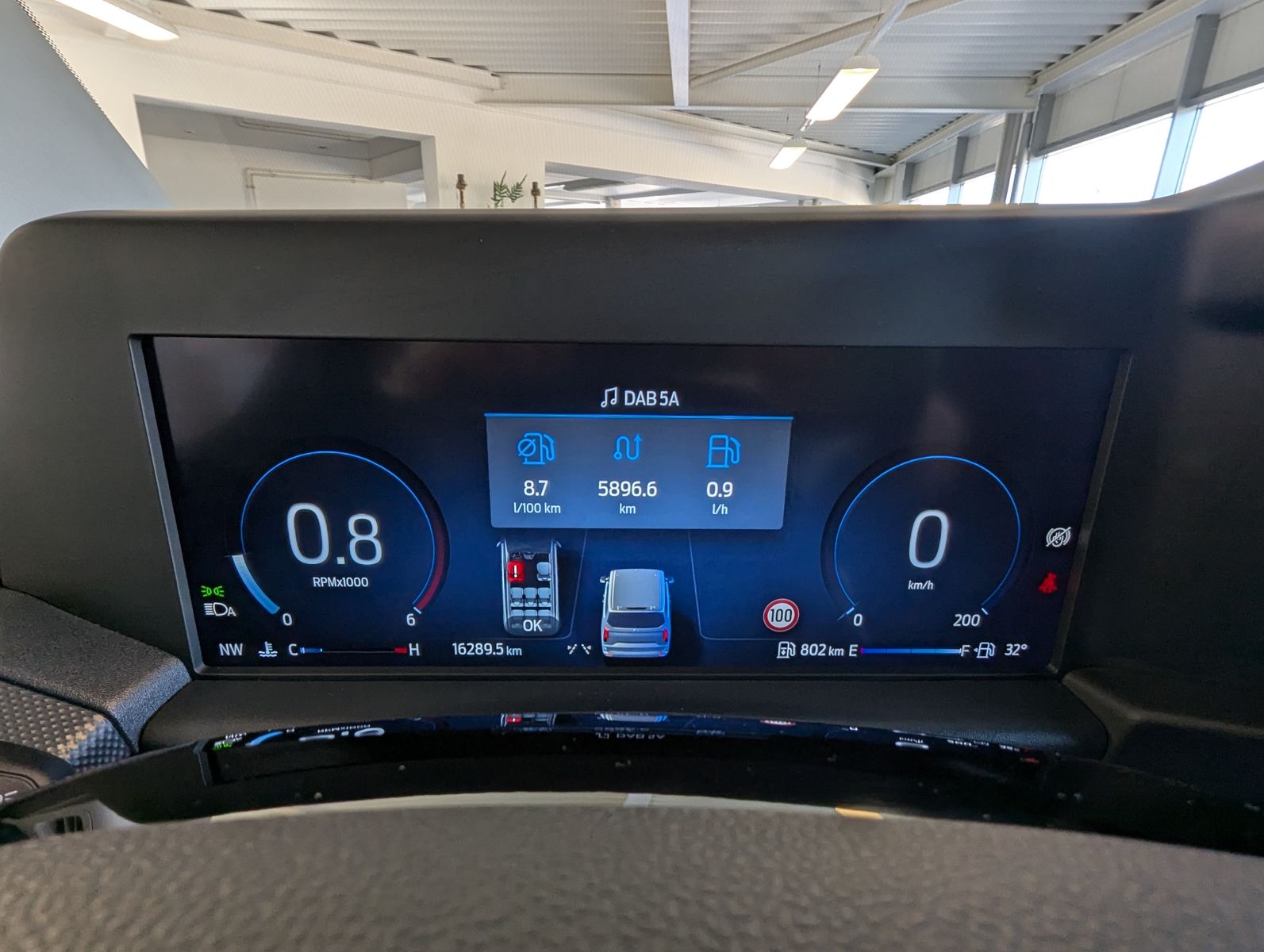 Fahrzeugabbildung Ford Transit Custom 320 L1 Navi 8-Sitze LED Kamera