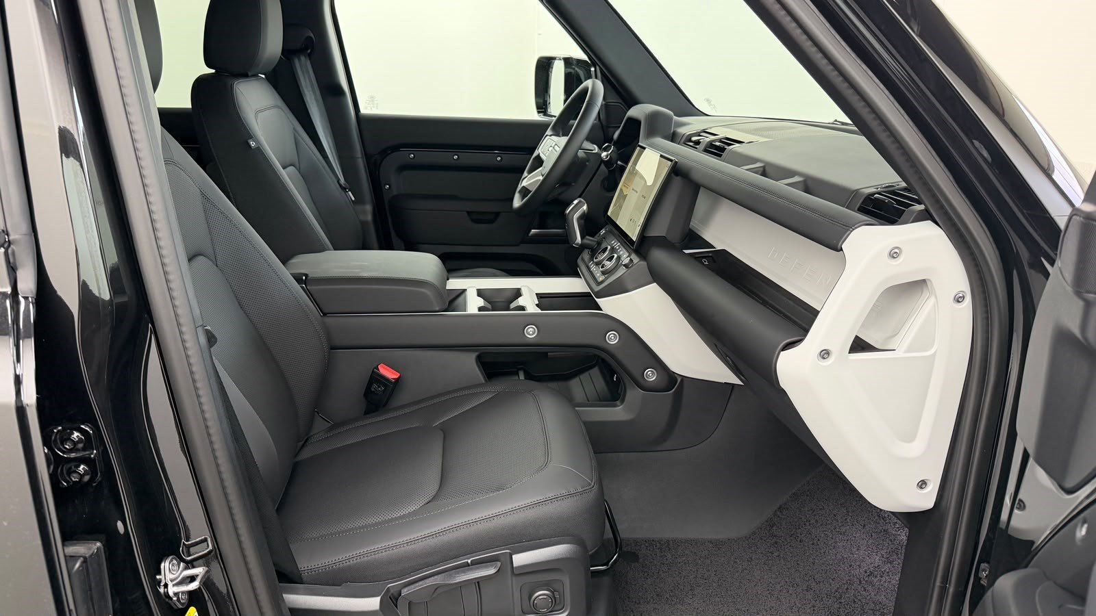 LAND ROVER Defender 110 D200 S Black AHK 19-Zoll – Bild 12
