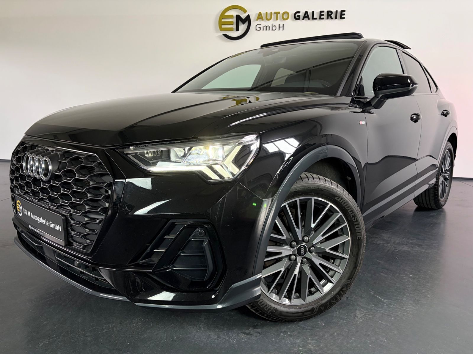 Audi Q3 Sportback 40 TFSI qu S line Pano Kam AHK blac foto 1