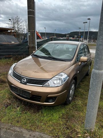 Nissan Tiida Visia