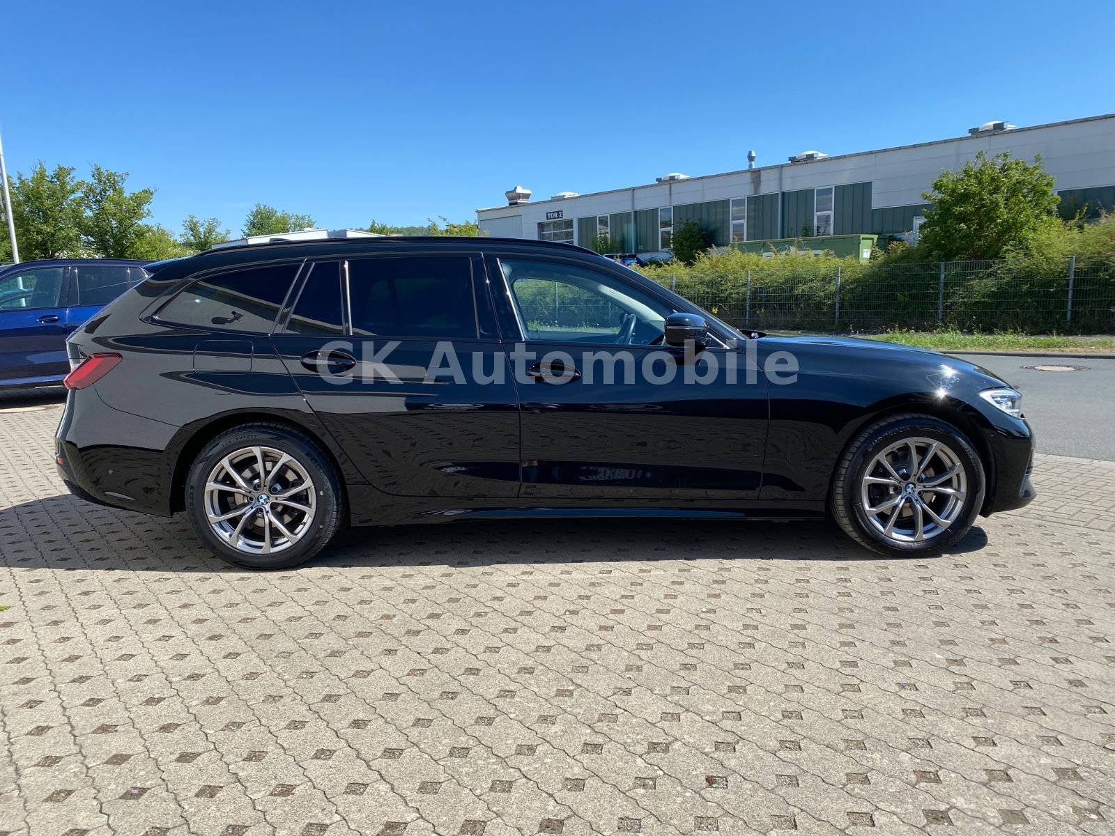 Fahrzeugabbildung BMW 320d xDrive Touring Sport-Line/Laser/Pano/Kamera
