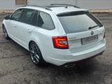 Skoda Octavia Combi RS 245*PANO*KESSY*ACC*CANTON*AHK* - Skoda Octavia mit Benzin-Antrieb: Combi