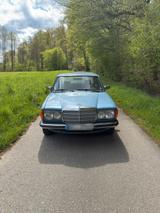 Mercedes-Benz W123 200 D Oldtimer - Mercedes-Benz 200: 200d W123