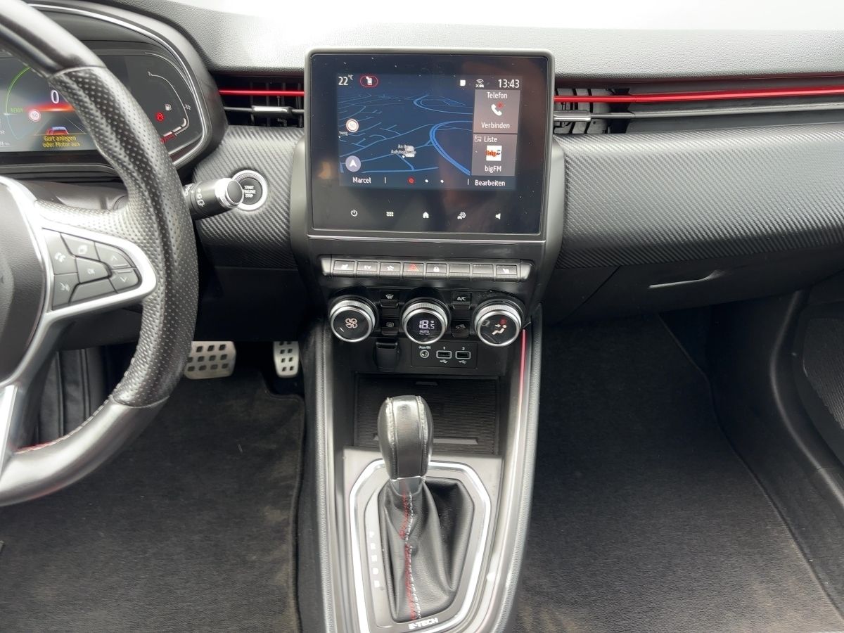 Fahrzeugabbildung Renault Clio R.S. LINE E-TECH 140 Kamera SHZ - mit KI generiert/bearbeitet