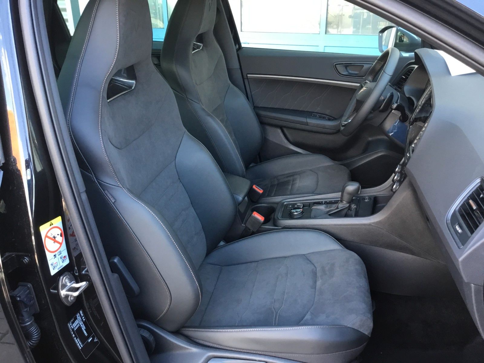 Fahrzeugabbildung CUPRA Ateca 2.0 TSI 4Drive DSG+Pano+AHK+19"+ACC+LED