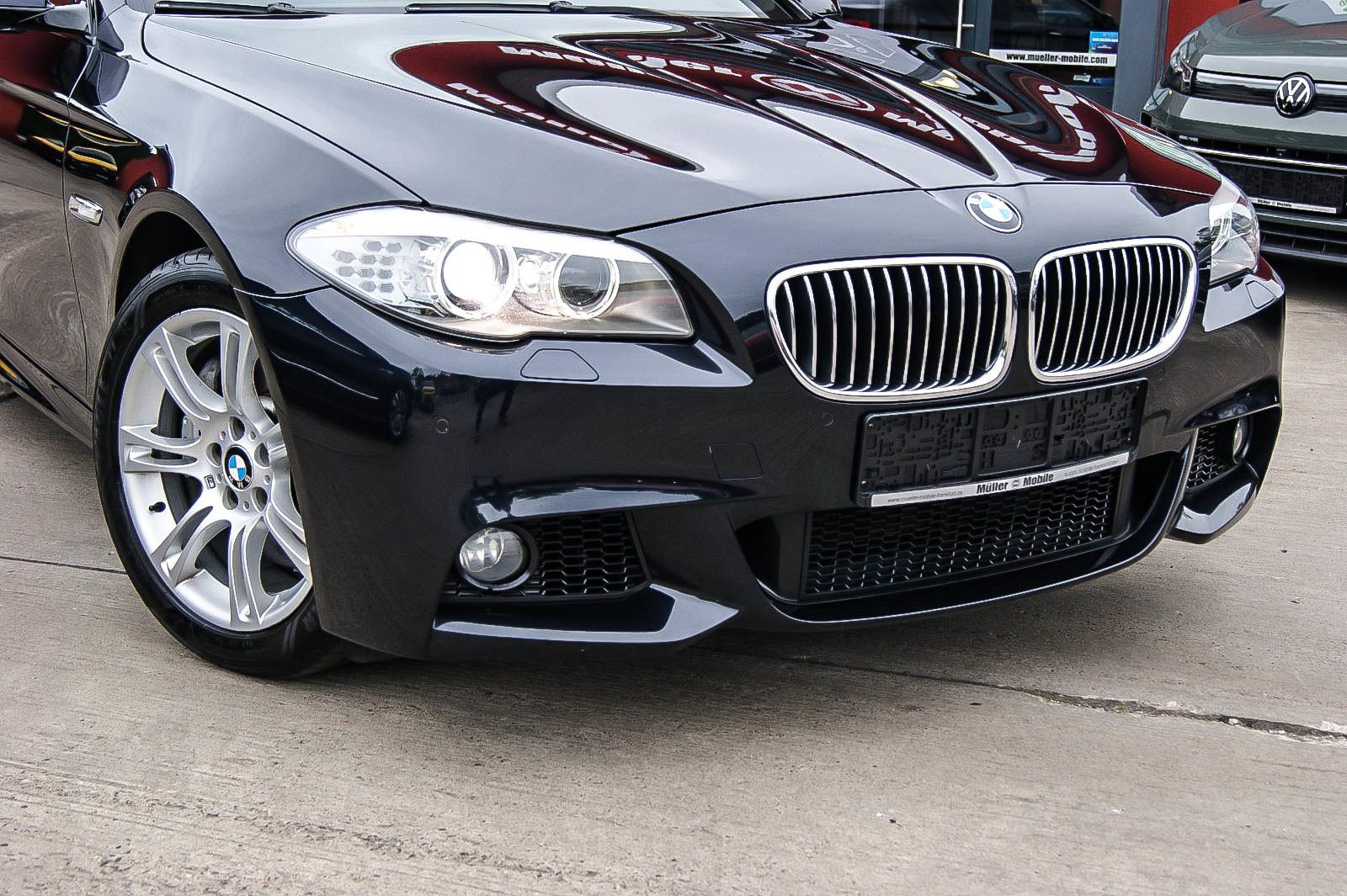 Fahrzeugabbildung BMW 525 d xDrive M-Sport SPORTPAKET SCHIEBEDACH STHZ