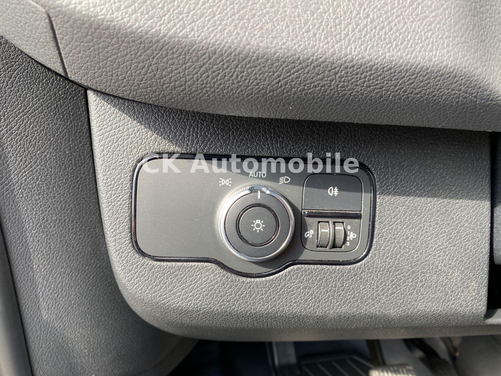 Fahrzeugabbildung Mercedes-Benz Sprinter III Tourer 214 RWD L2 /9 Sitze/Klima