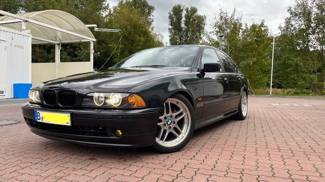 BMW 528i E39 cosmosschwarz