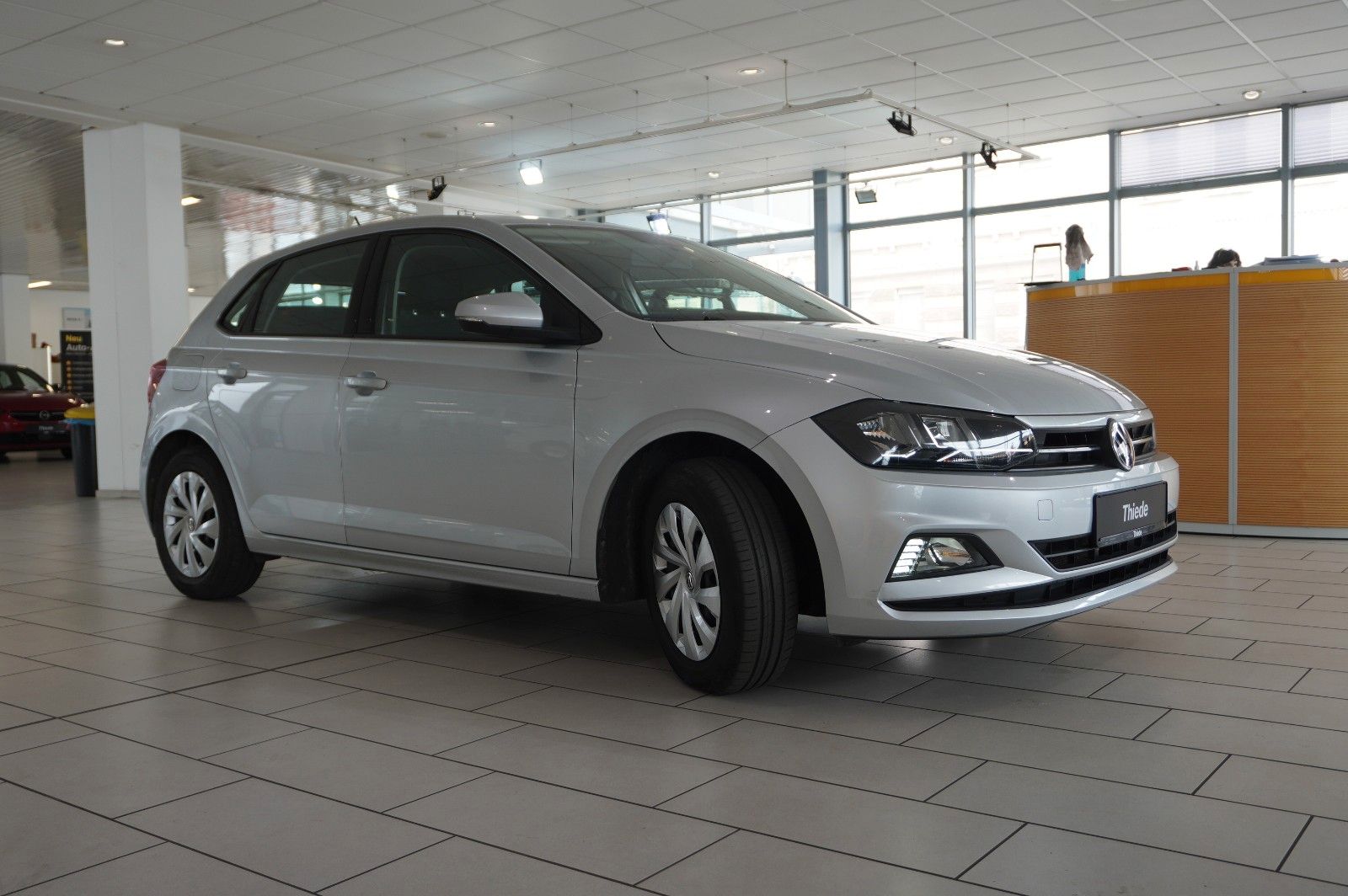 Fahrzeugabbildung Volkswagen Polo VI 1.0 TSI COMFORTLINE LED/KLIMA/SHZ/USB