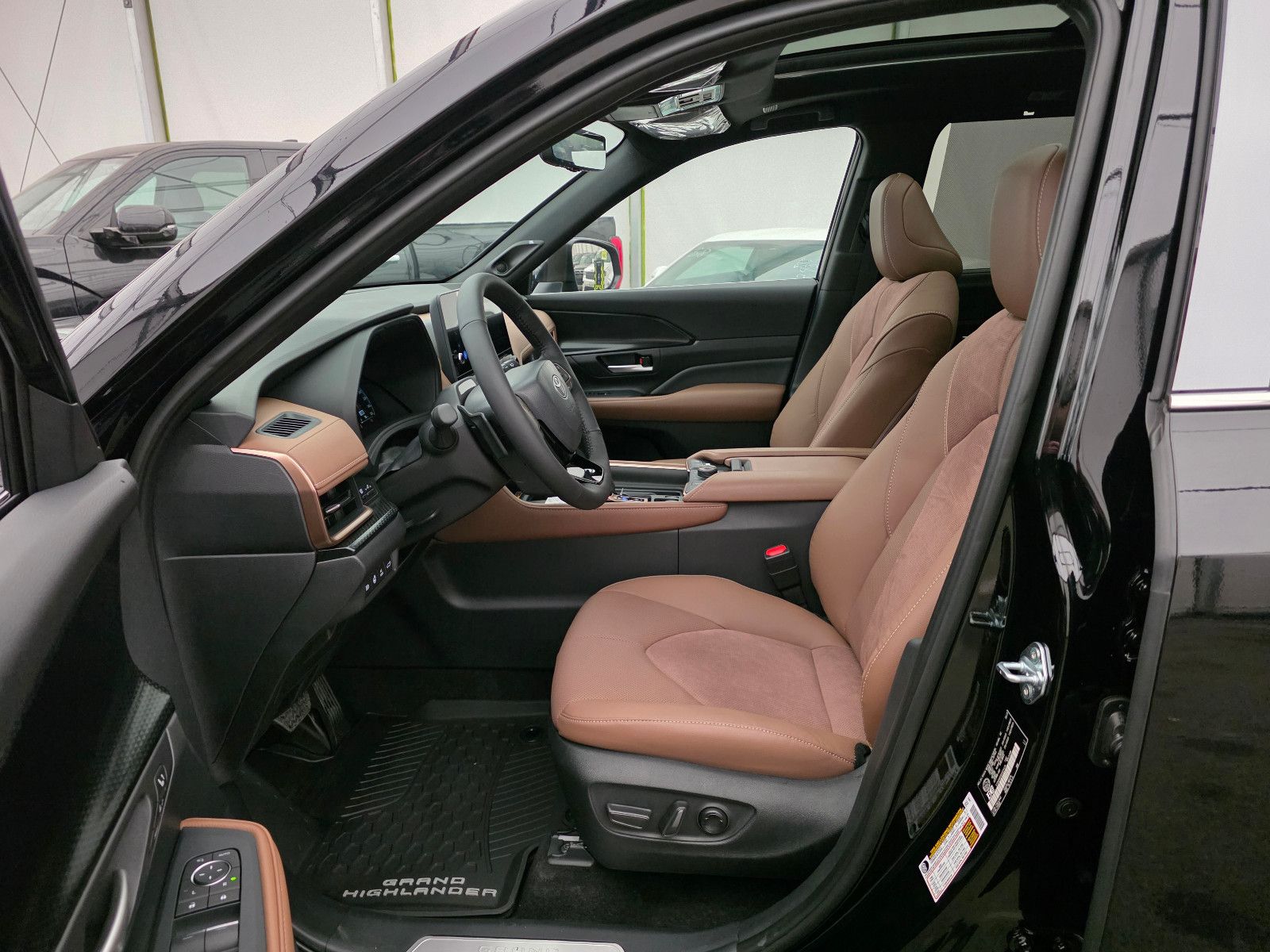 Fahrzeugabbildung Toyota GRAND Highlander Platinum Max T1: 68.000 EURO
