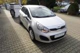 Kia Rio Attract - Kia Rio: Attract