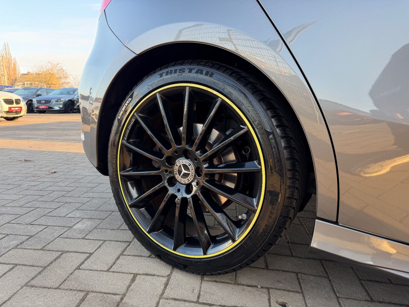 Fahrzeugabbildung Mercedes-Benz A 250 4Matic AMG Edition 1 JUNGESTERNE*PANO*MEMO