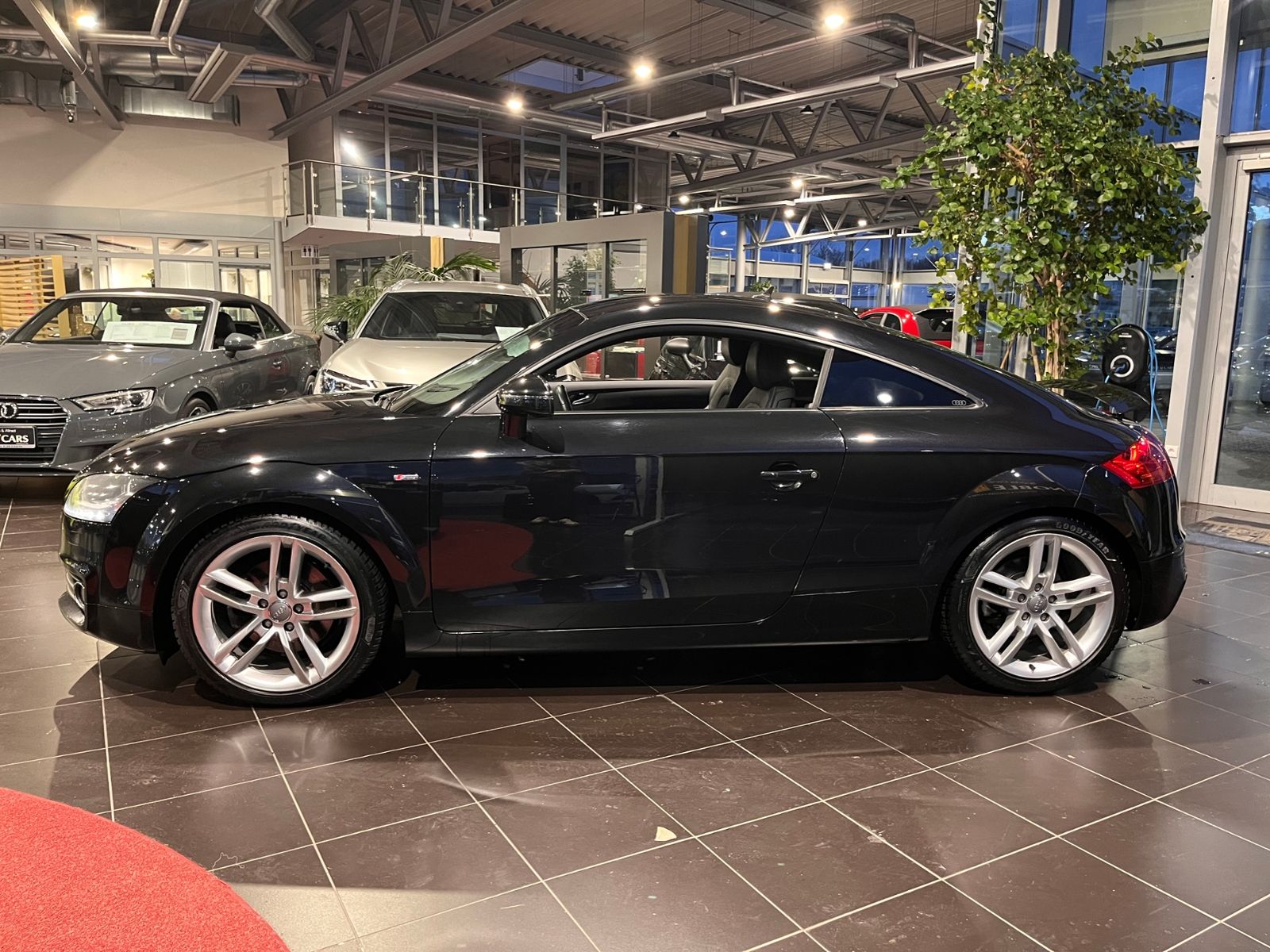 Fahrzeugabbildung Audi TT Coupe 1.8 TFSI S-Line XEN NAV SHZ