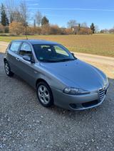 Alfa Romeo 147 1.6 16V TS Progression Progression - silberne Alfa Romeo 147