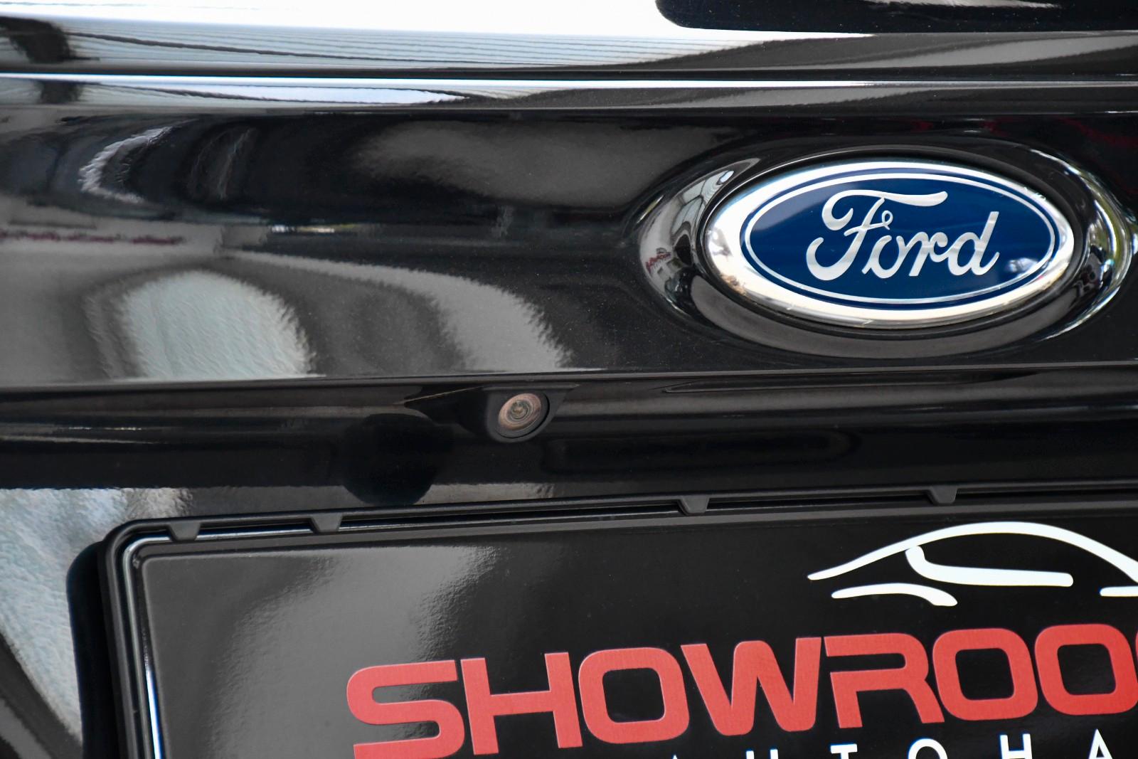 Ford Focus Lim. ST Schalter Recaro Kamera Navi 1.Hand