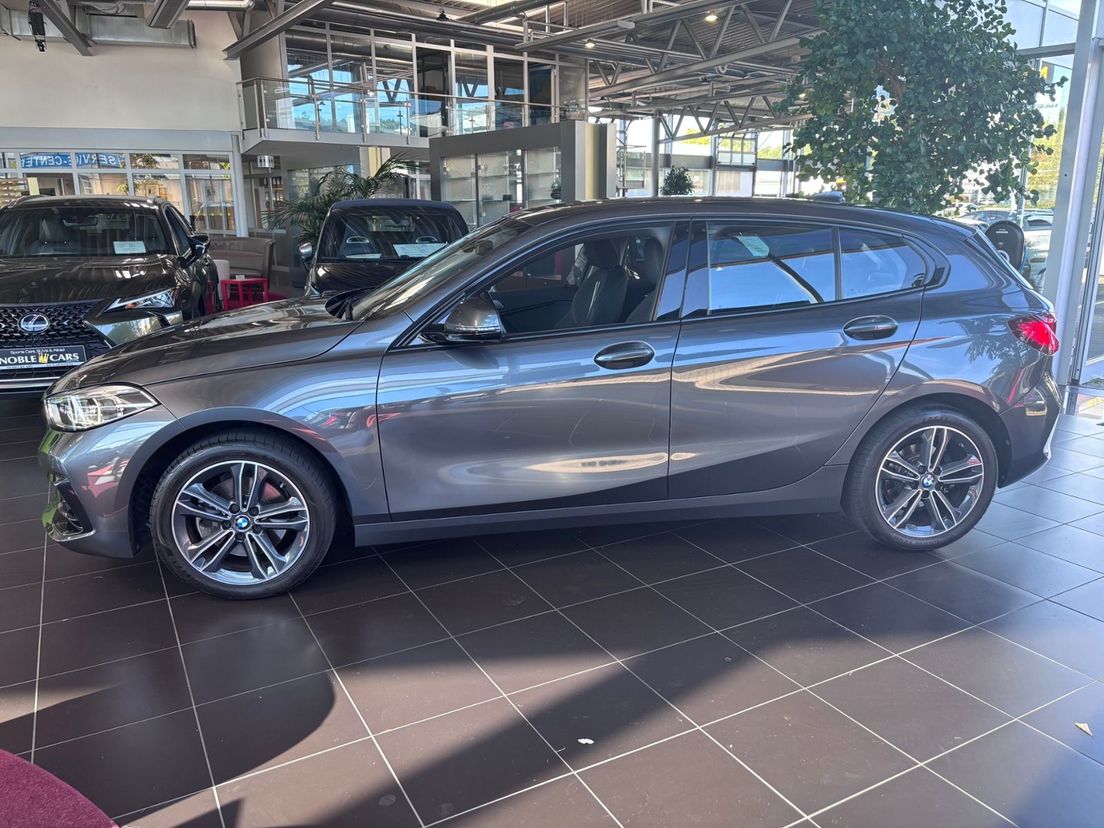 Fahrzeugabbildung BMW 118 i Sport Line KLIMA LED NAVI ALU