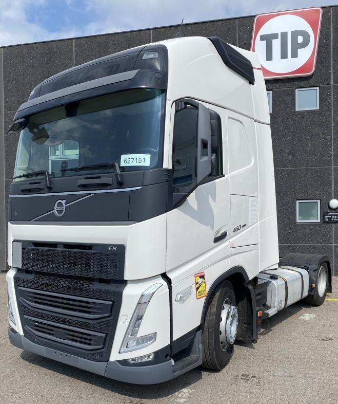 Volvo Vehicle Tractor 4x2 Mega (Low)