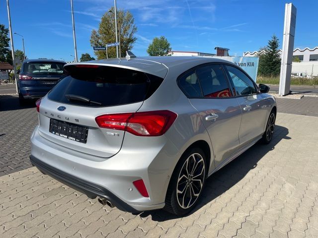 Fahrzeugabbildung Ford Focus ST-Line Hybrid LED, SHZ, Abstandstemp.