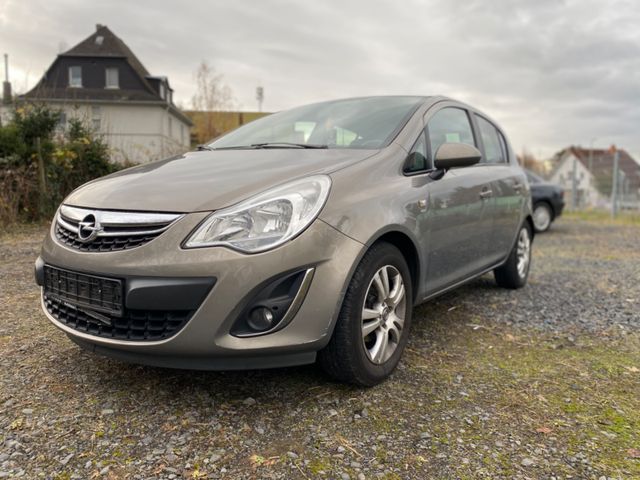 Opel Corsa D Satellite.**Motor läuft aber sehr laut *