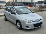 Hyundai i30 CW 1.6 Comfort - Hyundai i30 mit Benzin-Antrieb: Kombi, 1.6