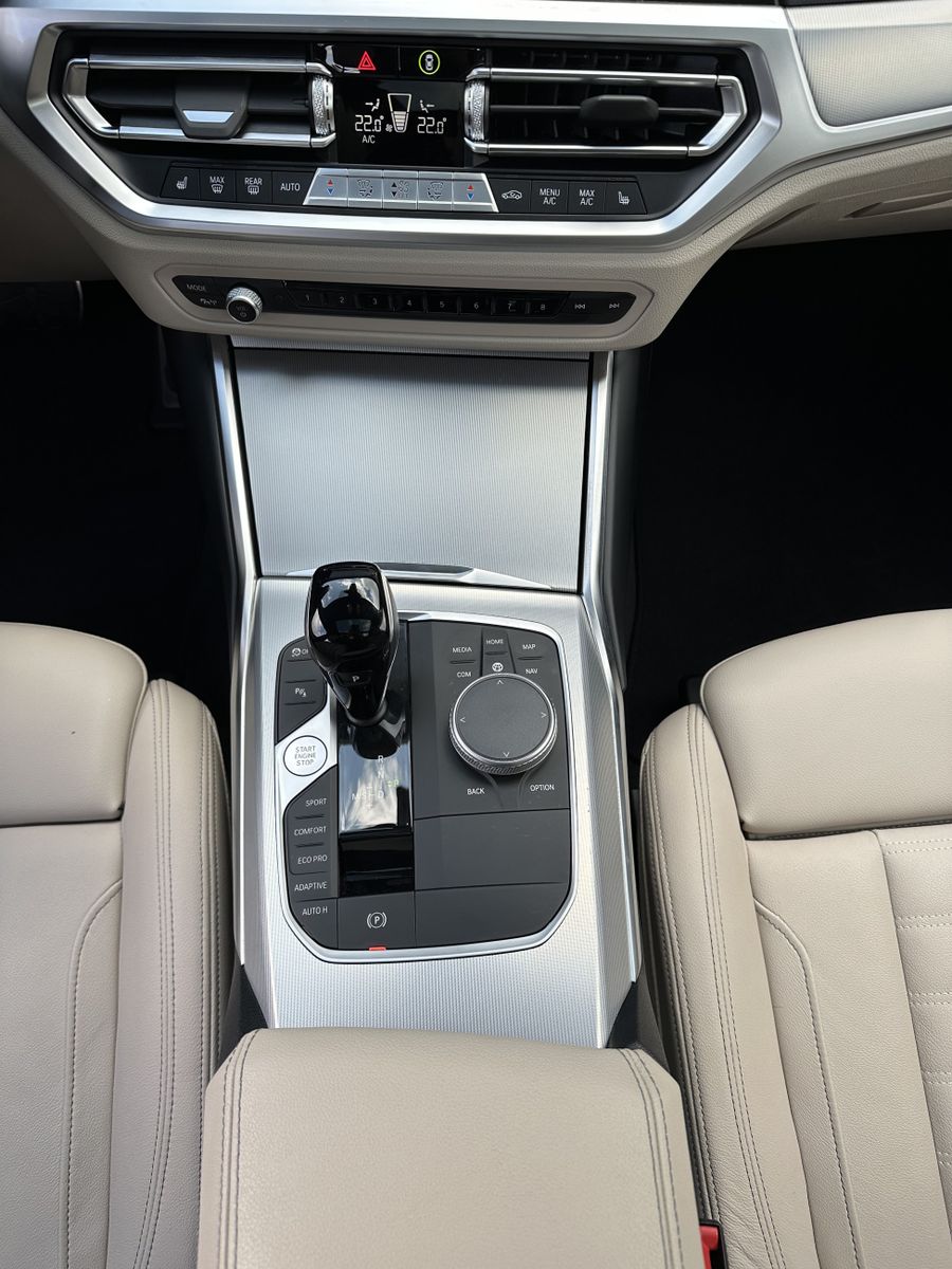 Fahrzeugabbildung BMW 330d Touring M-Sport NAV+LASER+ACC+HUD+PANO+19ZO