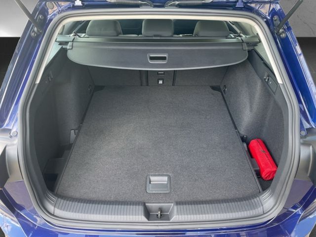 Volkswagen Golf Variant VIII 1.5 eTSI DSG LED-PLUS NAVI ACC