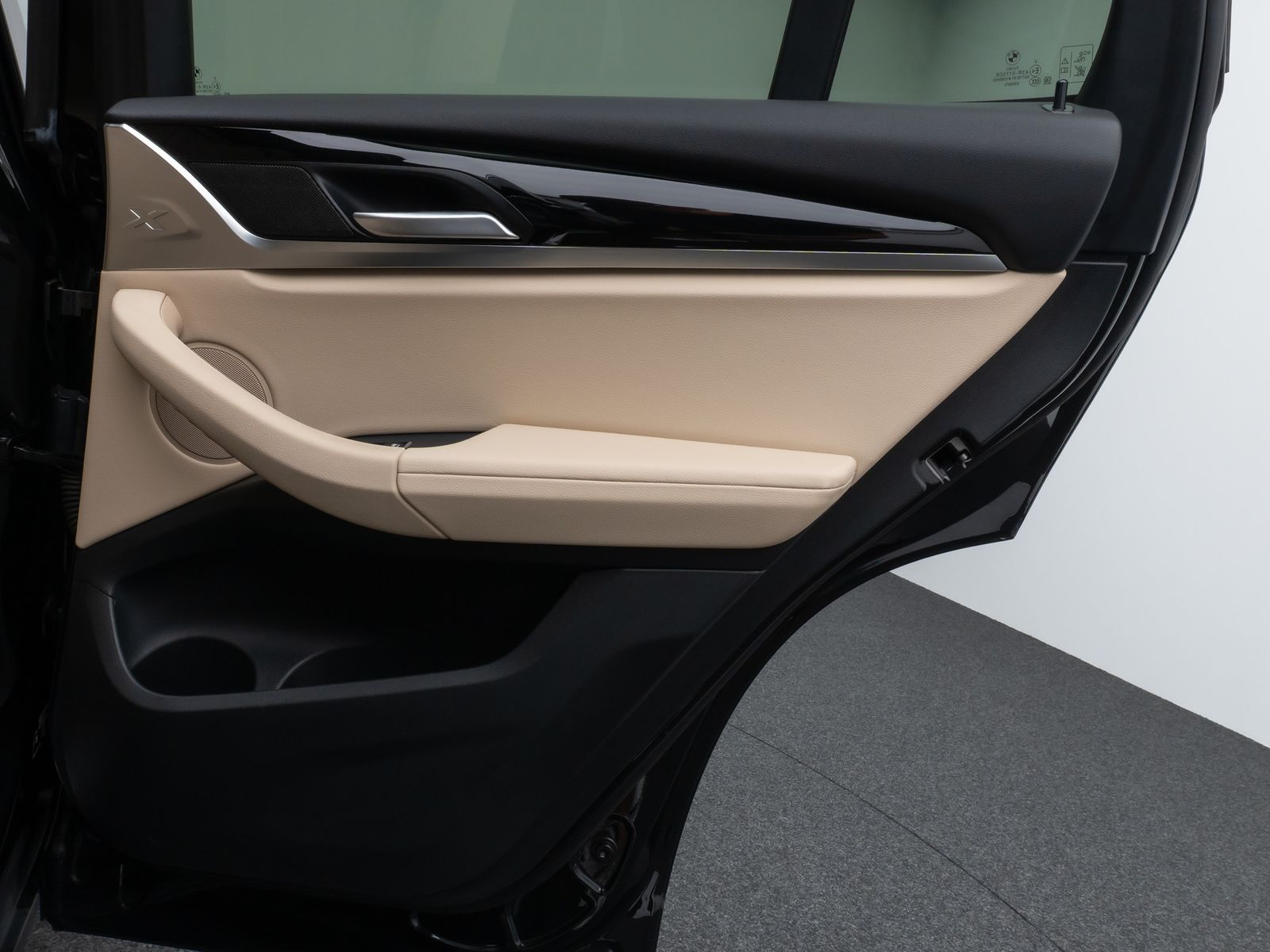 Fahrzeugabbildung BMW X3 xD20d  Kamera DAB HiFi Lnkrhzg Komfort Sport
