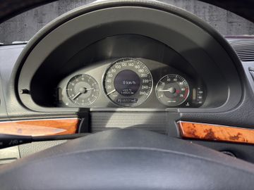 Mercedes-Benz E 200 Kompressor Automatik*S-DACH*AHK*XENON