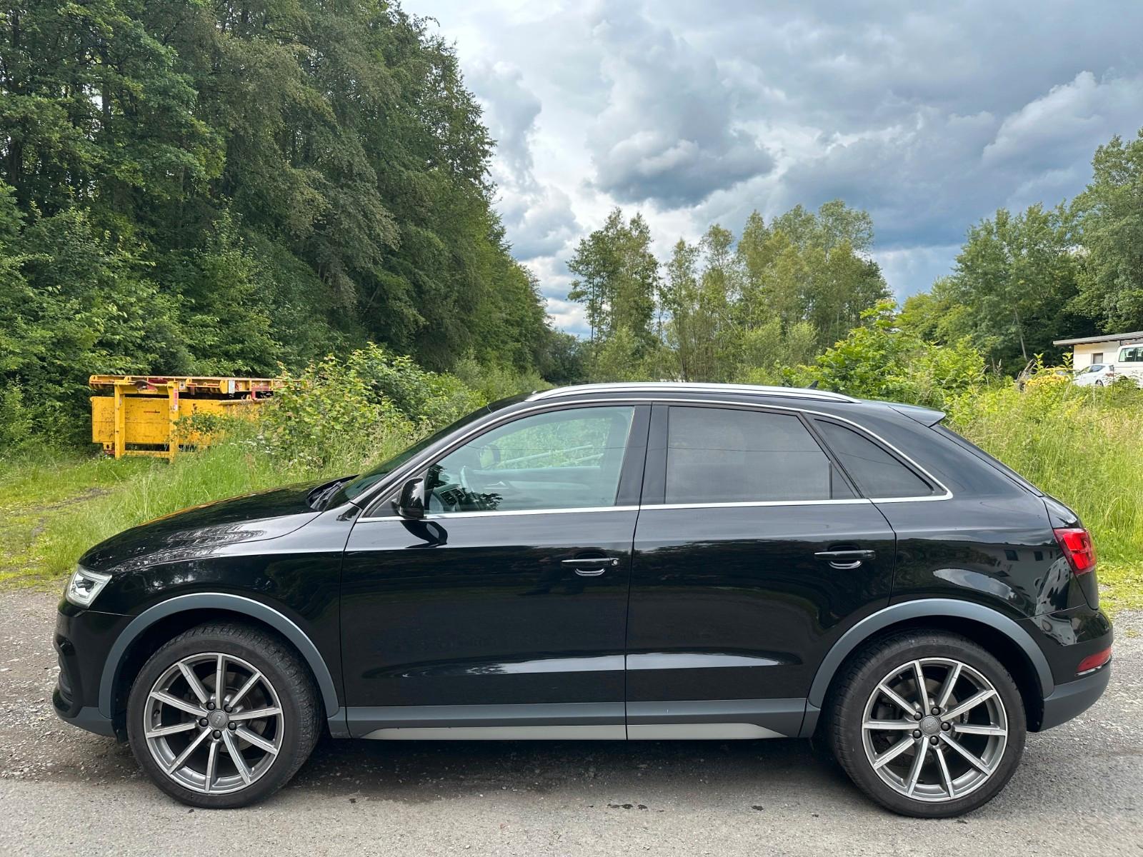 Audi Q3 design quattro,Leder, LED ,AHK, Panoramadach