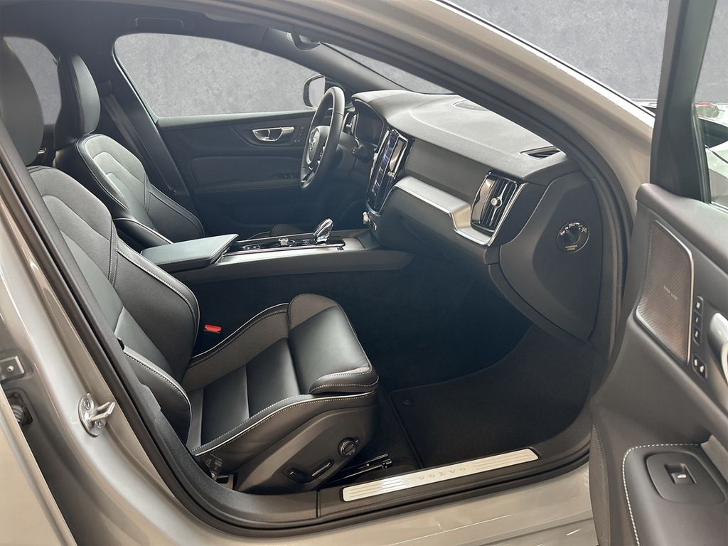 Volvo V60 Plus Dark B4 Benzin EU6d Harman/Kardon Winte