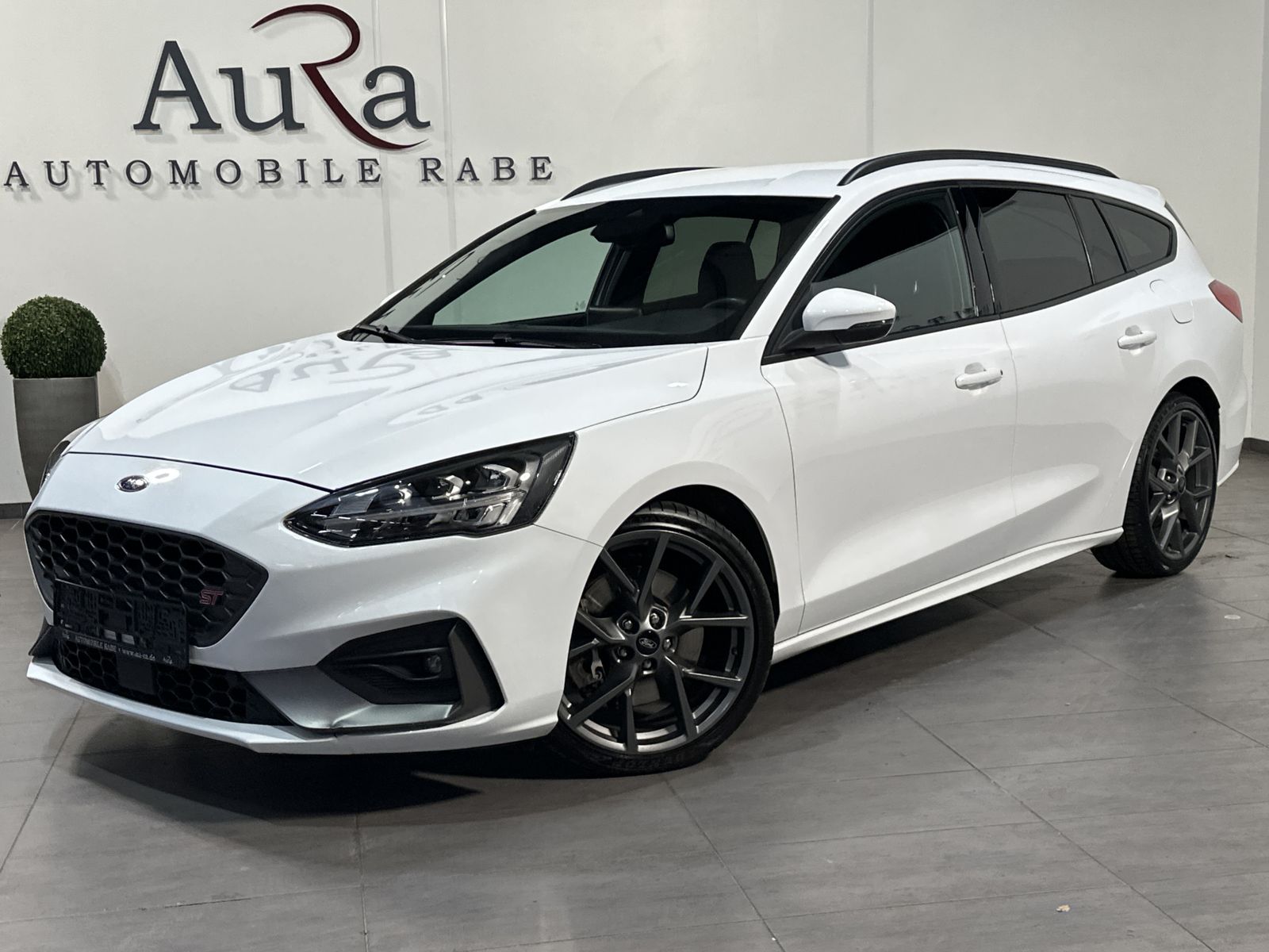 Fahrzeugabbildung Ford Focus Turnier 2.0 EB ST NAV+LED+VCOCK+B&O+KAM+PP