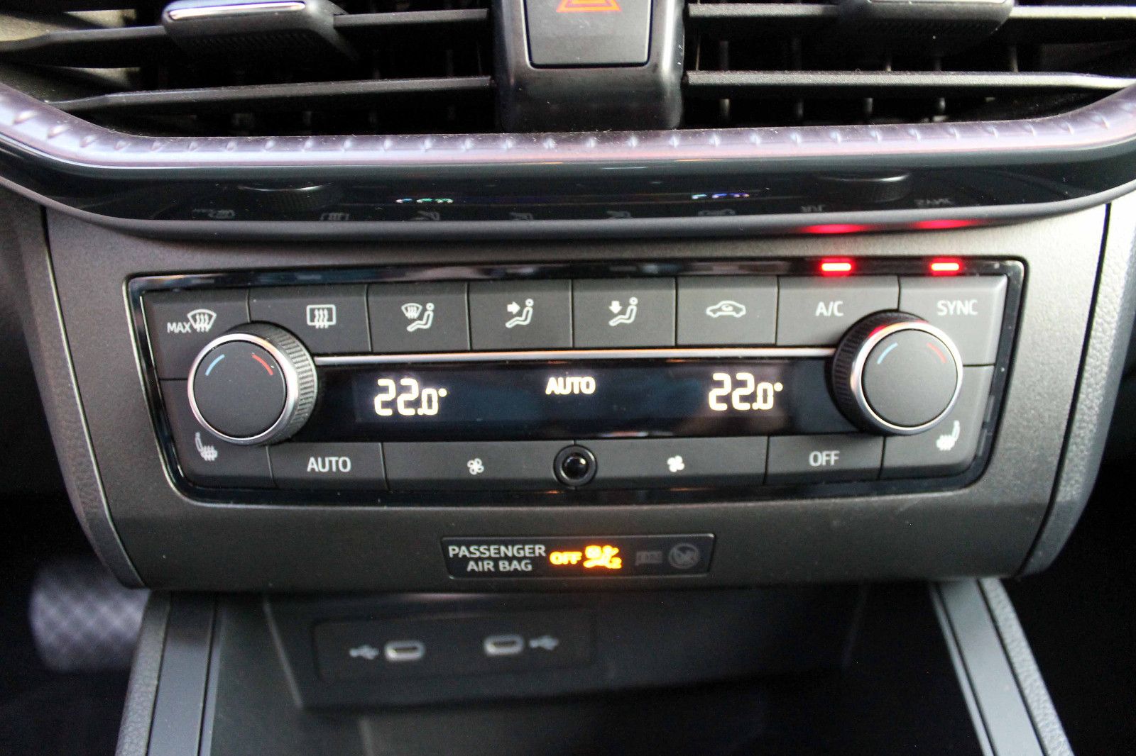 Fahrzeugabbildung SEAT Ibiza 1.0TSI DSG Xcellence LED SHZ KAM PDC TEMP