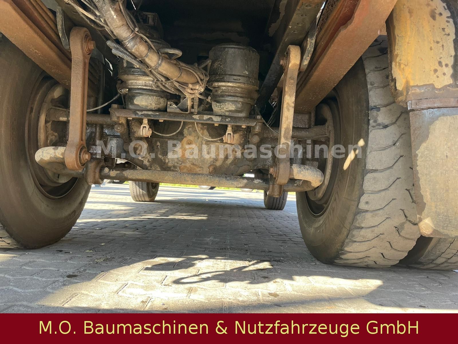 Fahrzeugabbildung Mercedes-Benz Actros 1835 /Blatt/Blatt 6-Zyl/EPS