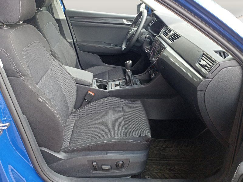 Fahrzeugansicht 19 Fahrzeugabbildung SKODA Superb Combi 2.0 TDI Style ACC+NAVI+WINTER-PAK.